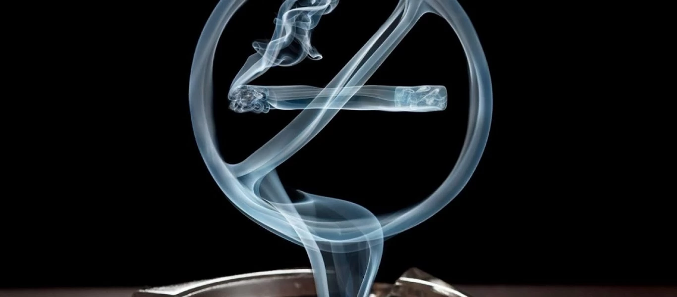 Ο αντικαπνιστικός νόμος έχει και αυτή την... πλευρά - «Τζάμπα ρουφιάνος;» (βίντεο)